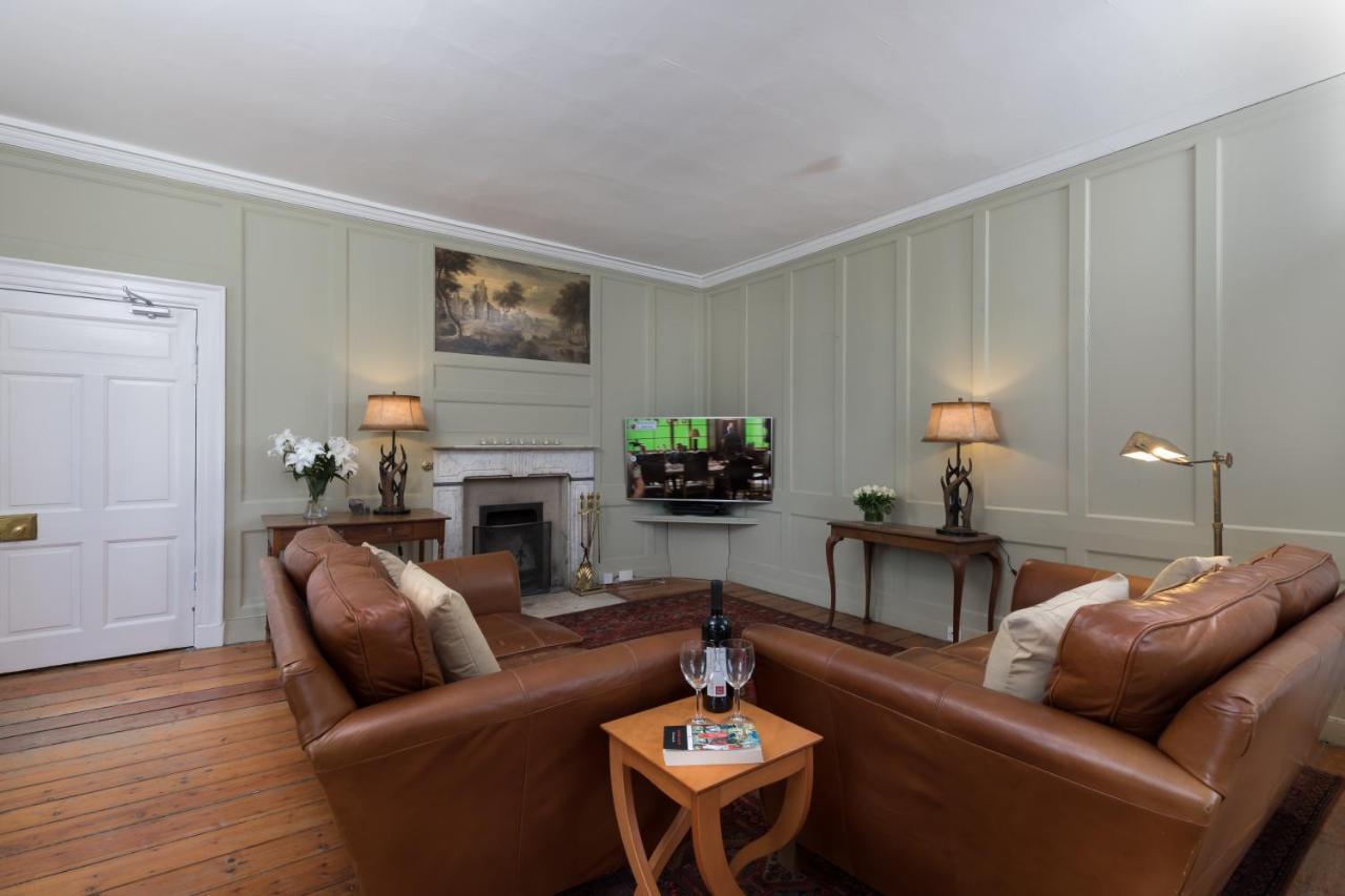Vakantiehuis Drylaw House, Grade A Listed Mansion Near Centre Edinburgh