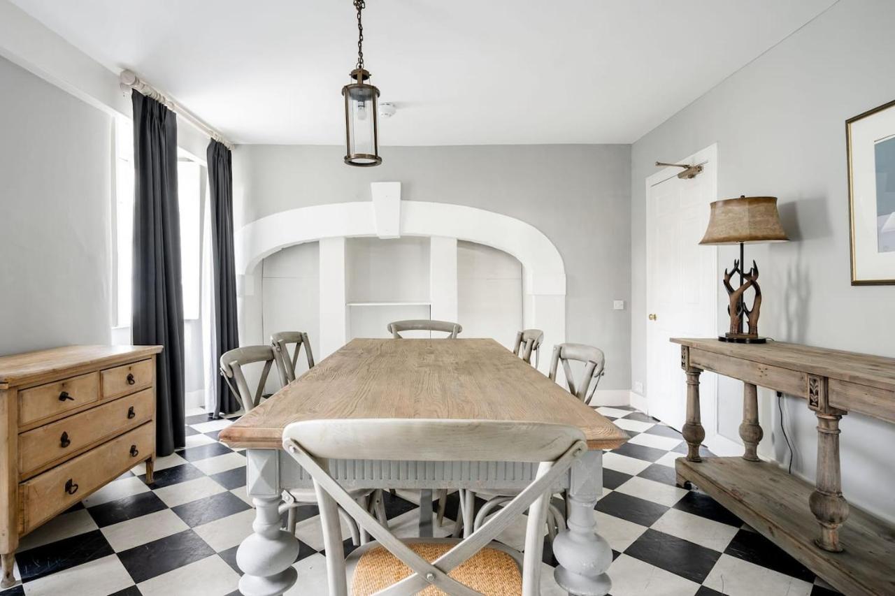 Vakantiehuis Drylaw House, Grade A Listed Mansion Near Centre Edinburgh